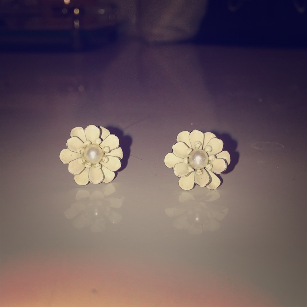 Floral studs with pearls
